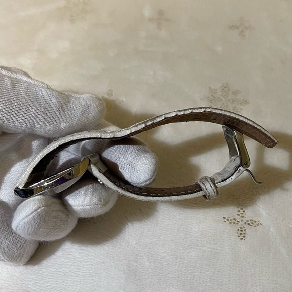 TOUS genuine leather teddy bear watch in white/ silver tone - Picture 12 of 12